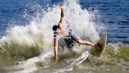 传奇终章！博阿滕宣布挂靴，生涯豪取21冠铸就钢铁防线丰碑