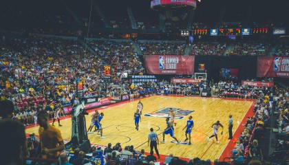 库普梅纳斯重振旗鼓，从转会阴霾到新赛季的雄心宣言