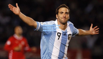 中国花样游泳队巴黎奥运备战提速 新阵容亮相国际赛事显实力